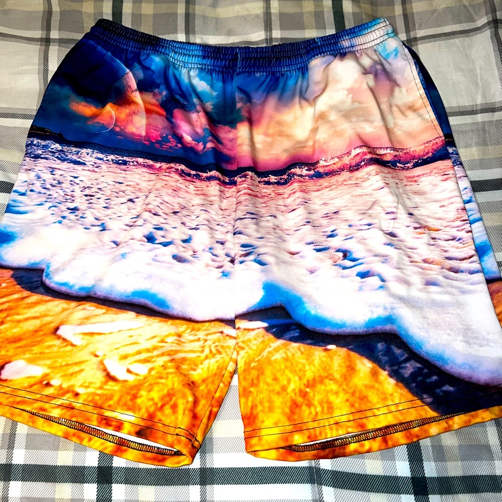 INTO THE RM SHORTS